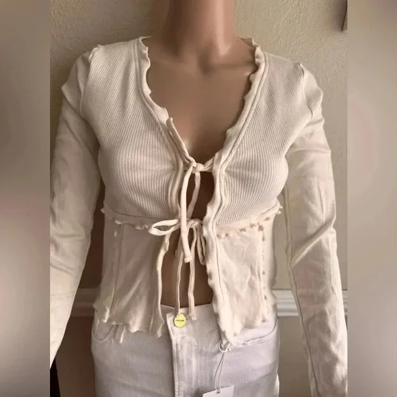 Urban Outfitters Cream Tie Front Long Sleeve Top Size Small NWOT - Picture 3 of 8